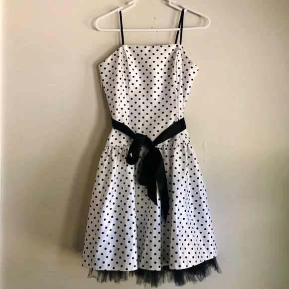 vintage wedding dresses etsy Retro Short Polka Dot Dress DORA Size 16W / Ivory Loop Dresser, 6 Drawer Color:LIGHT PEACH MULTI Look timeless in our Signature Design by Ashley